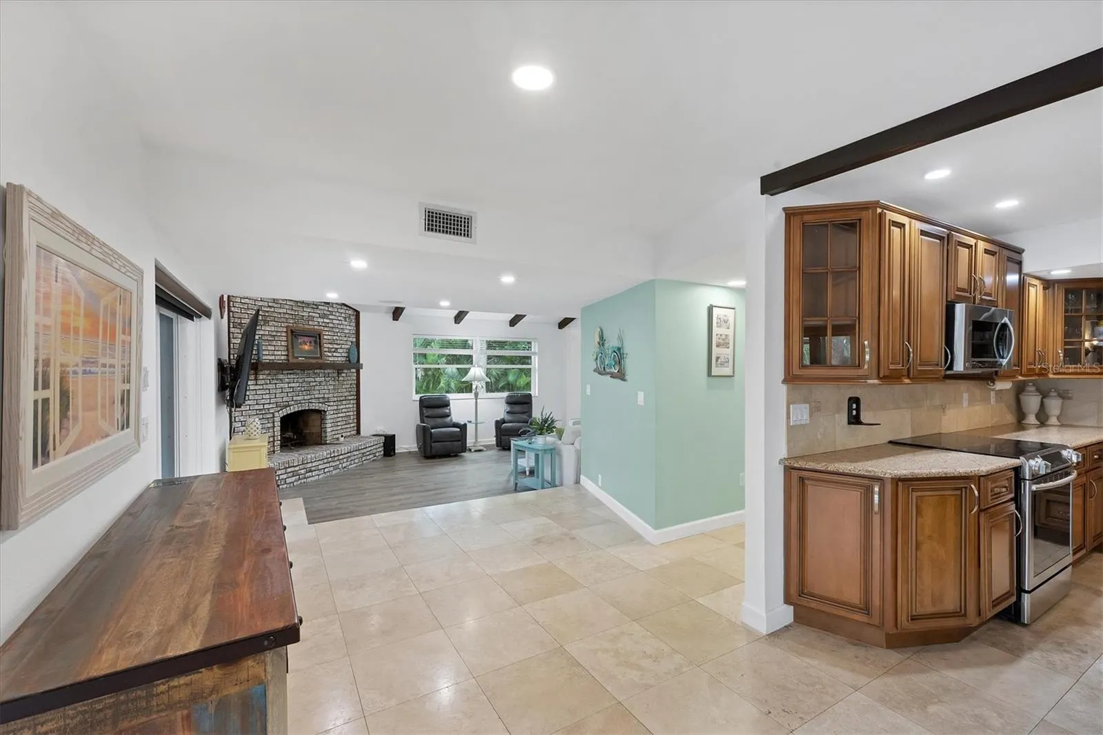 1070 BAYSHORE DR