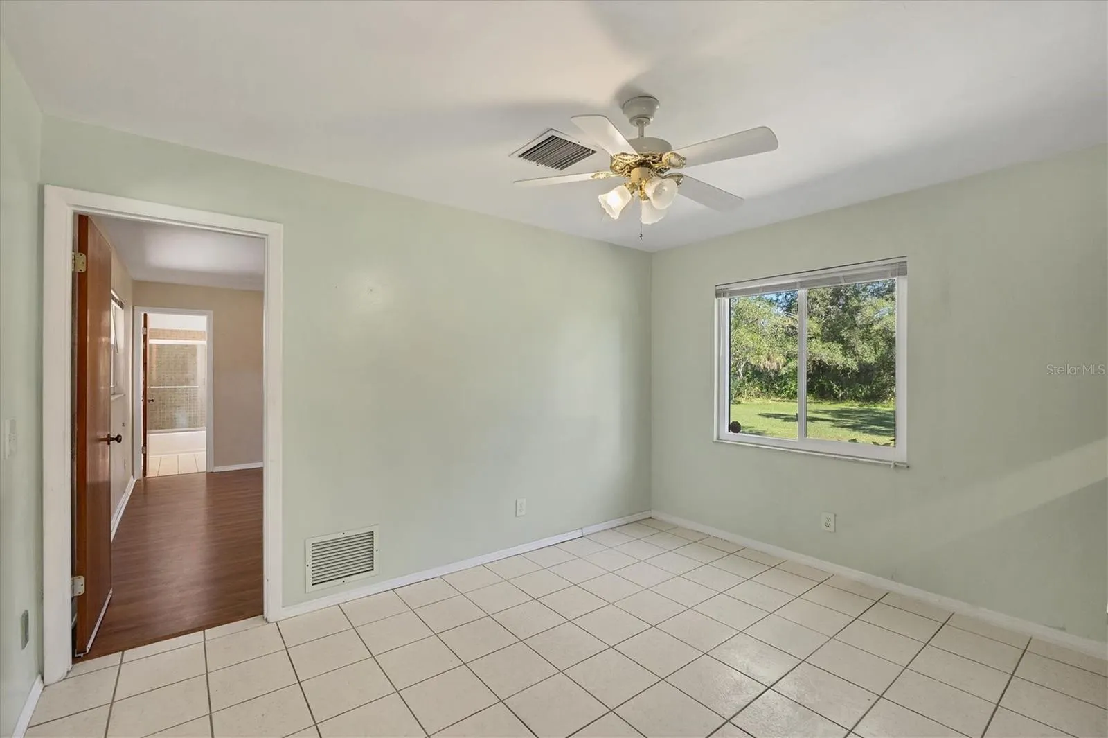 1135 RANGE RD