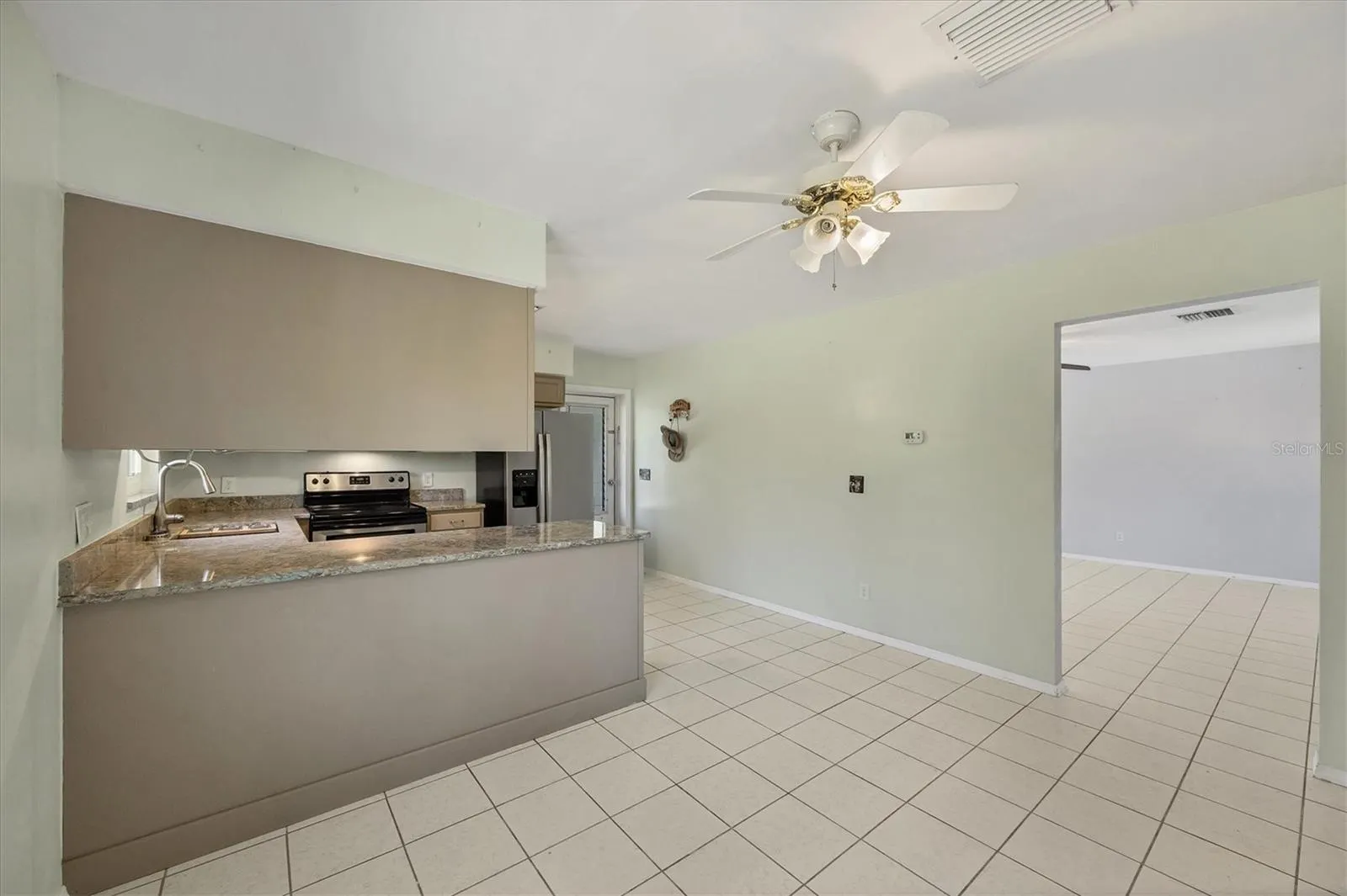 1135 RANGE RD