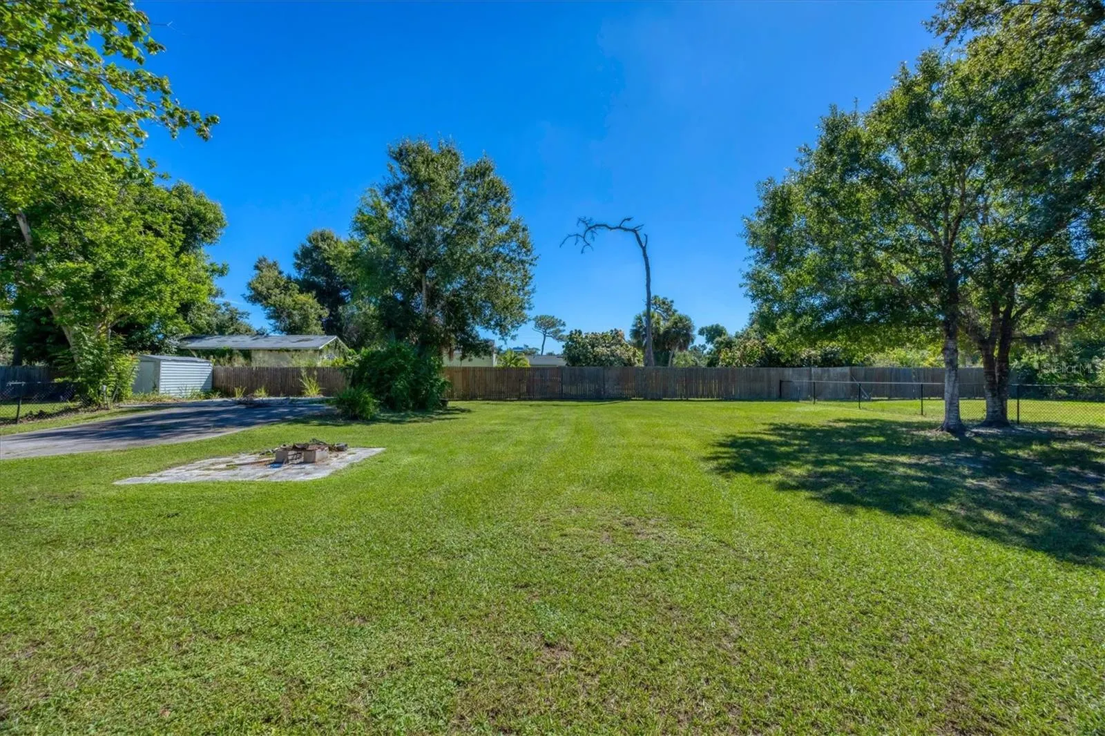 1135 RANGE RD