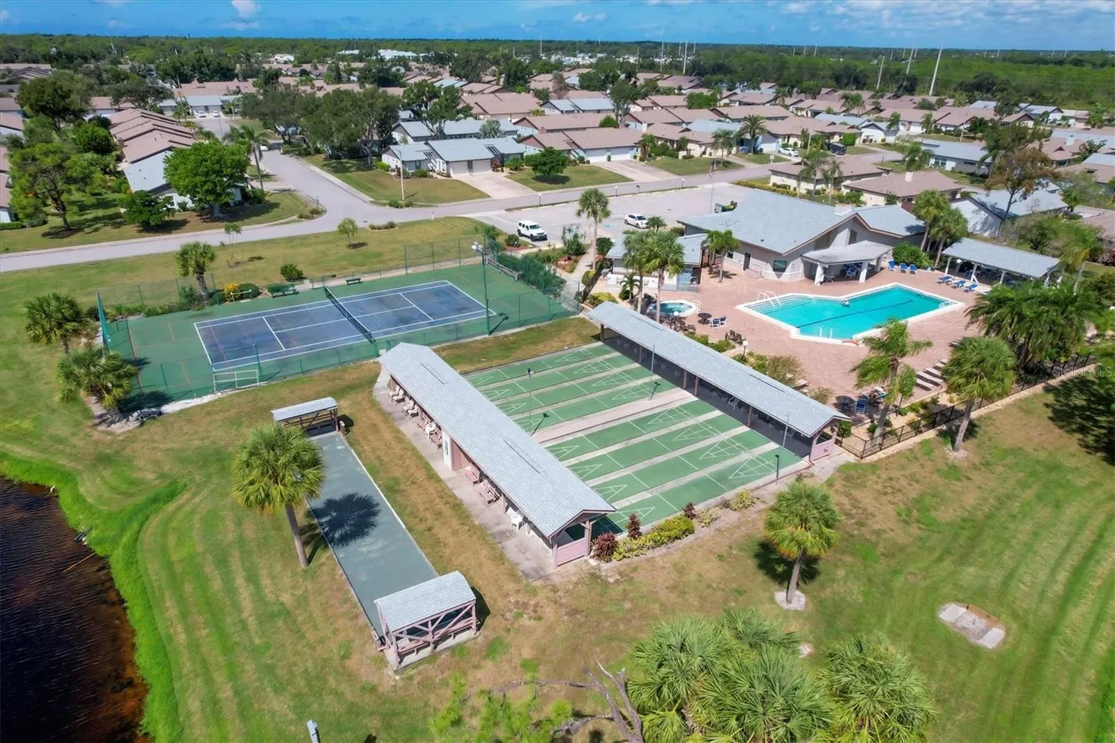 610 APPLE LN