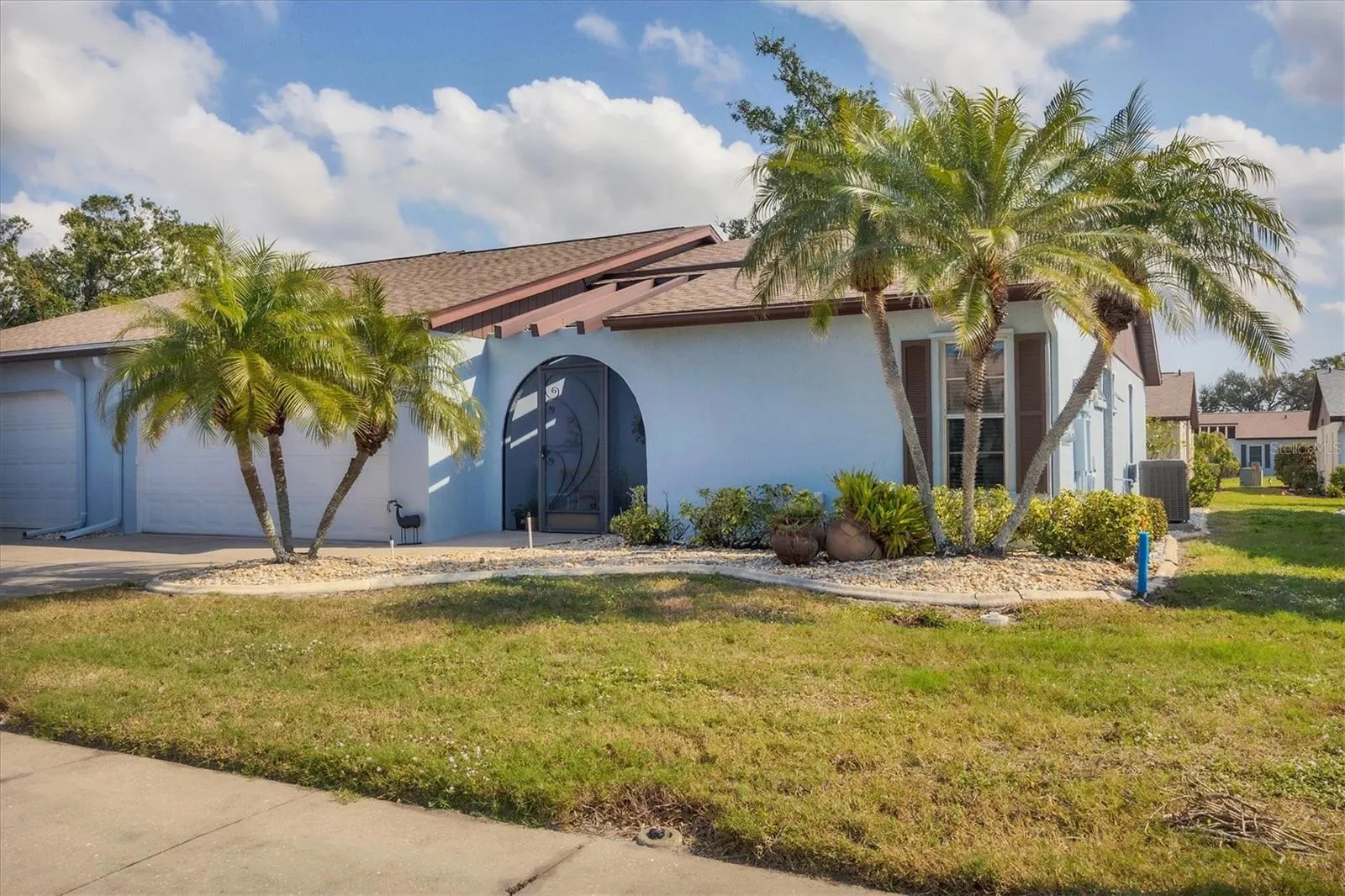 610 APPLE LN