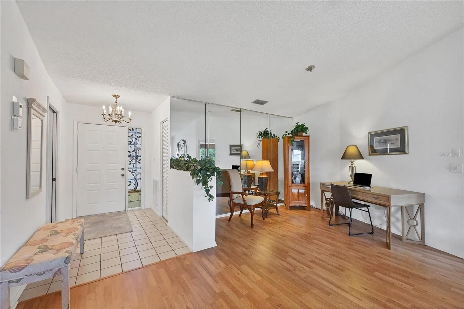 610 APPLE LN