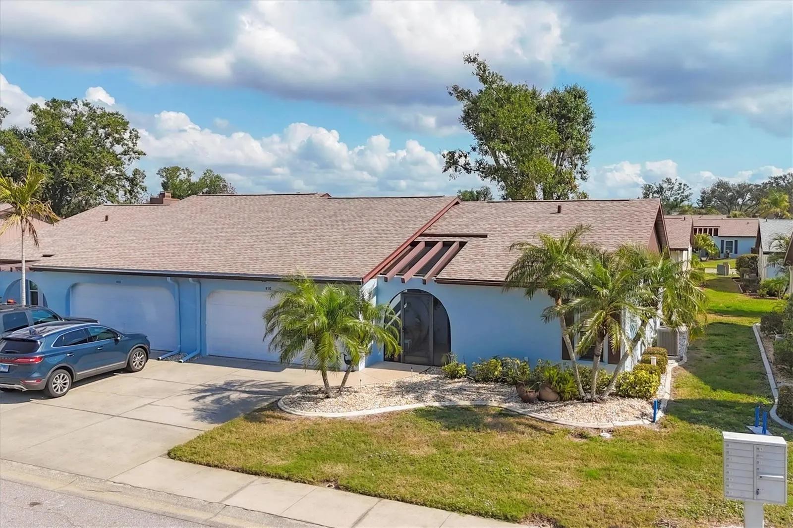 610 APPLE LN
