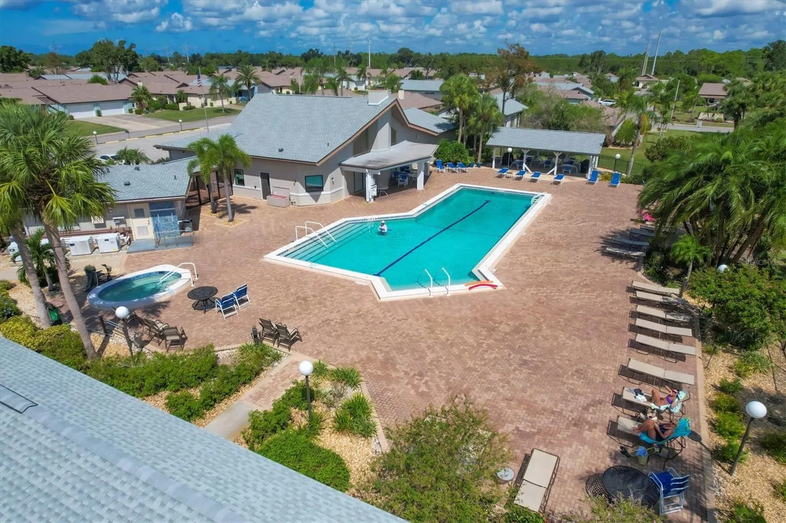 610 APPLE LN