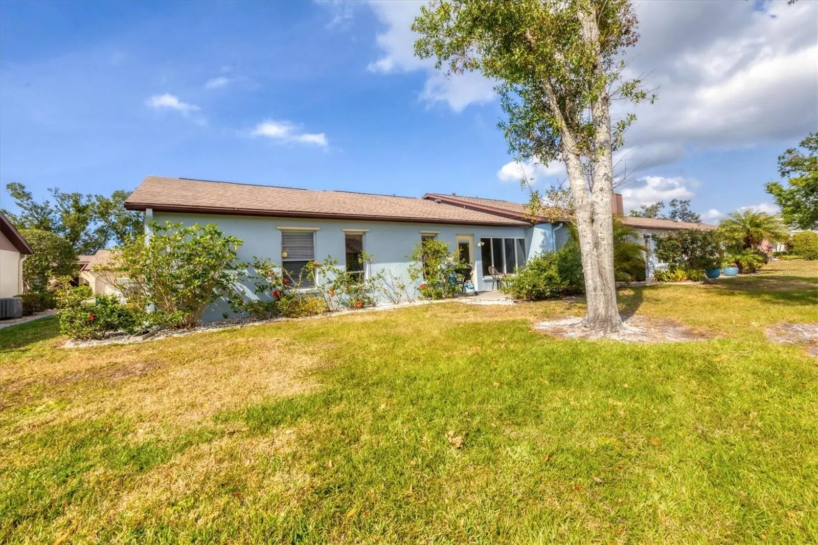 610 APPLE LN