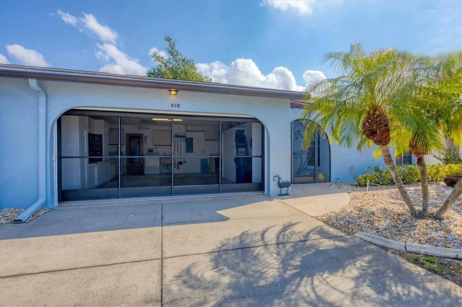 610 APPLE LN