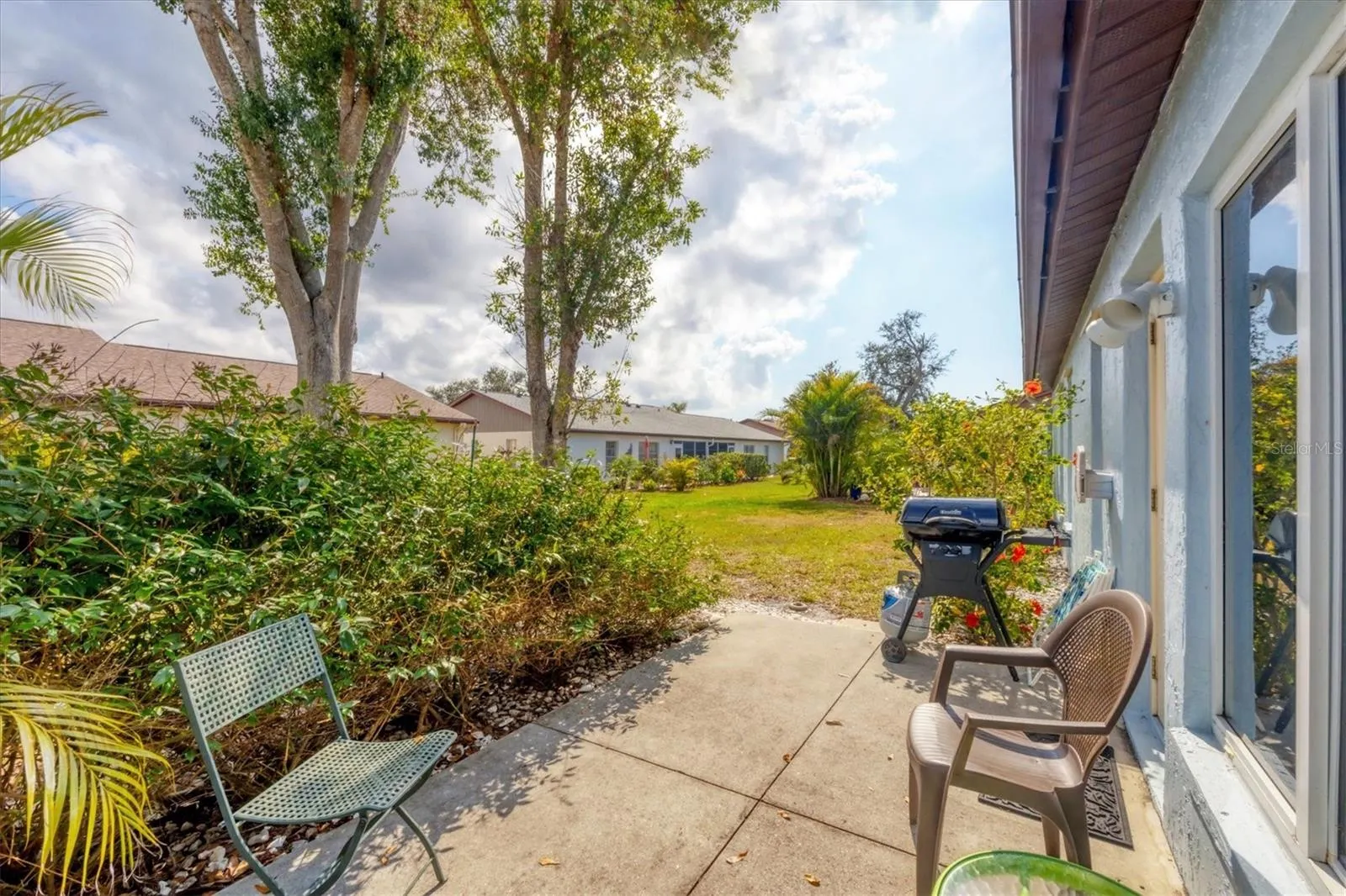 610 APPLE LN