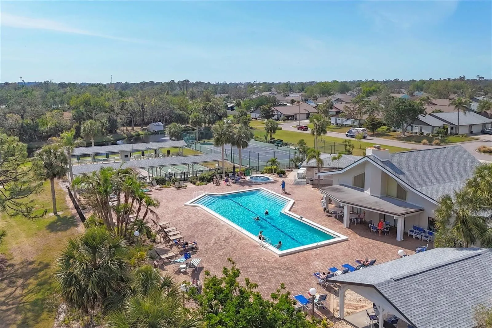 610 APPLE LN