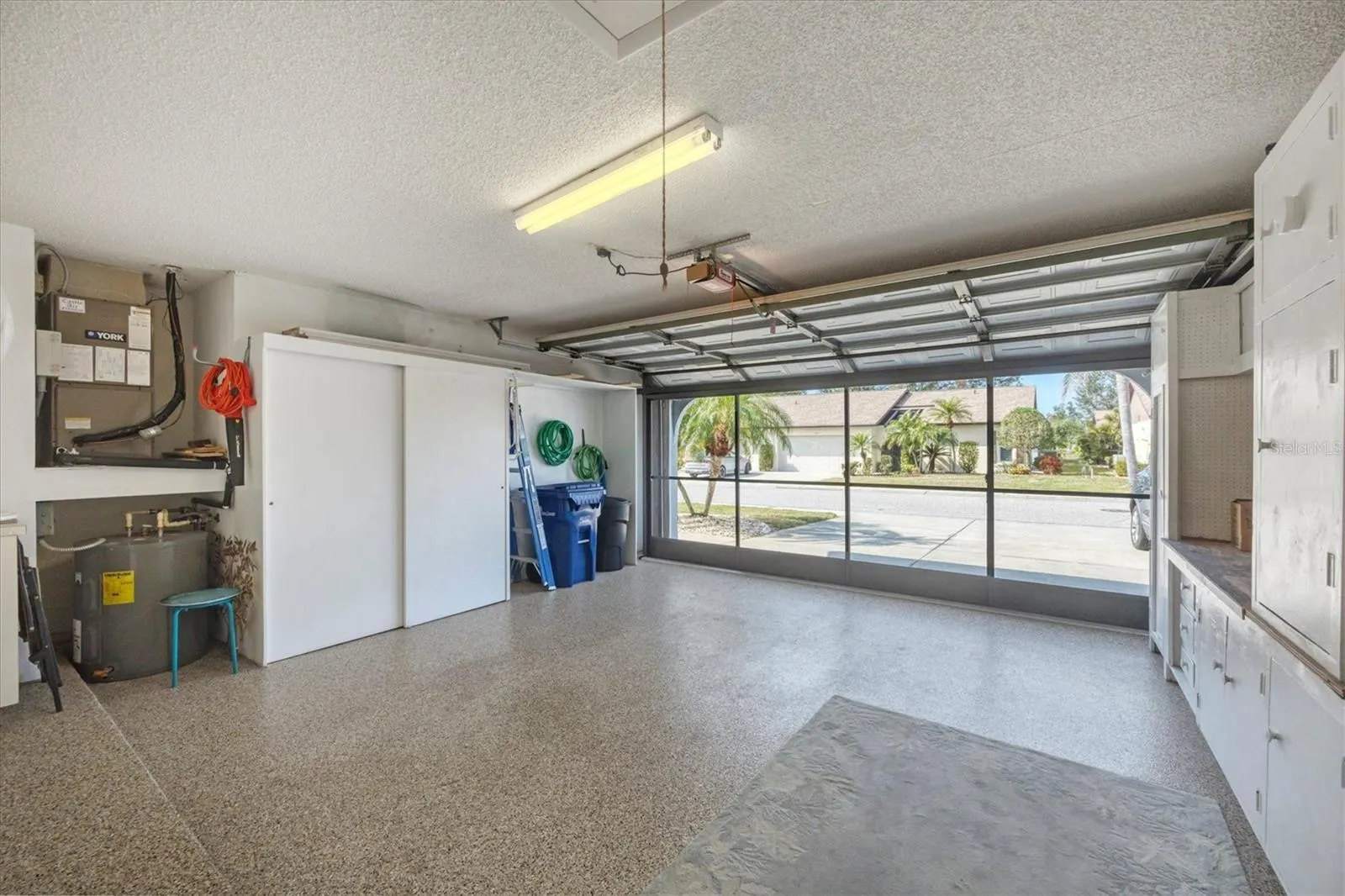 610 APPLE LN