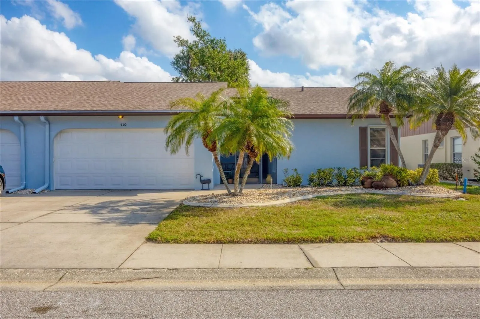 610 APPLE LN