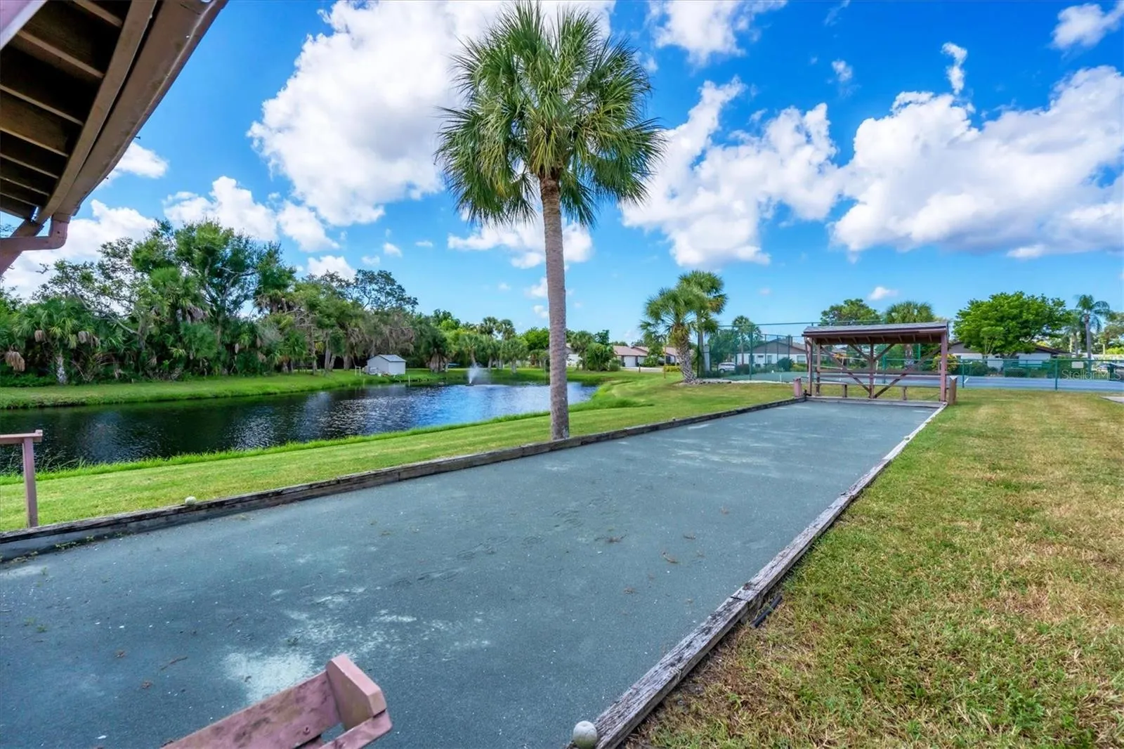 610 APPLE LN