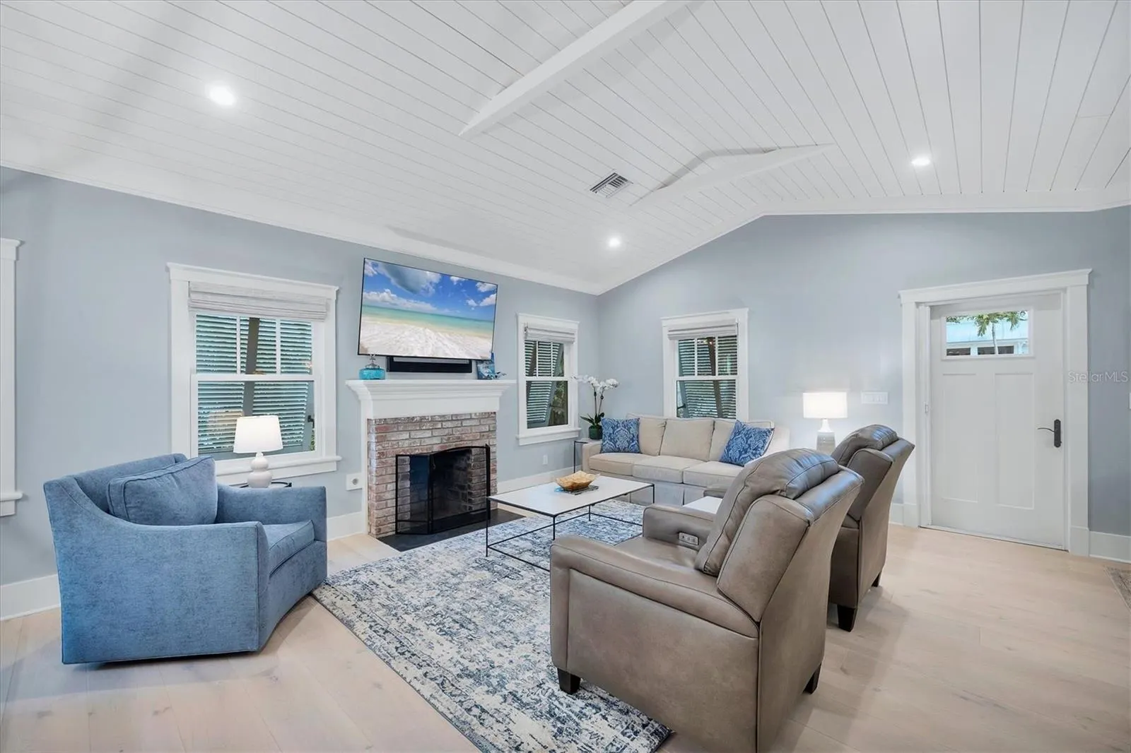 291 PALM AVE