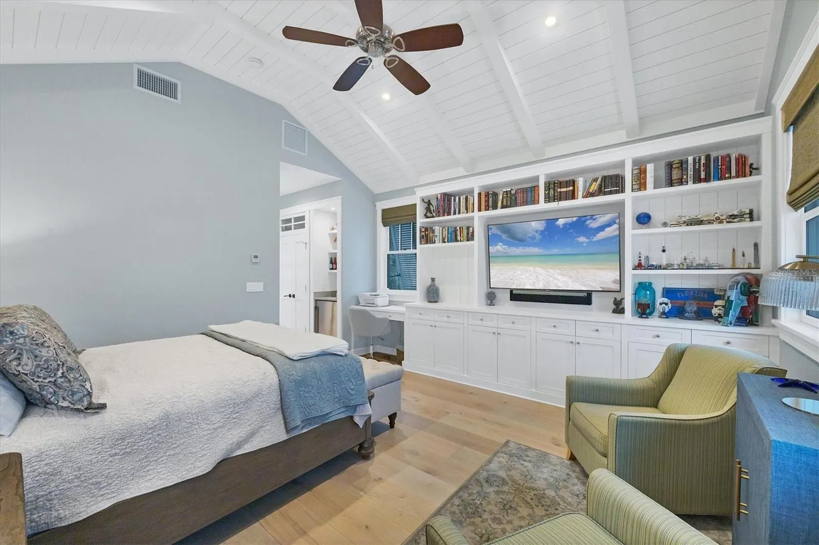 291 PALM AVE