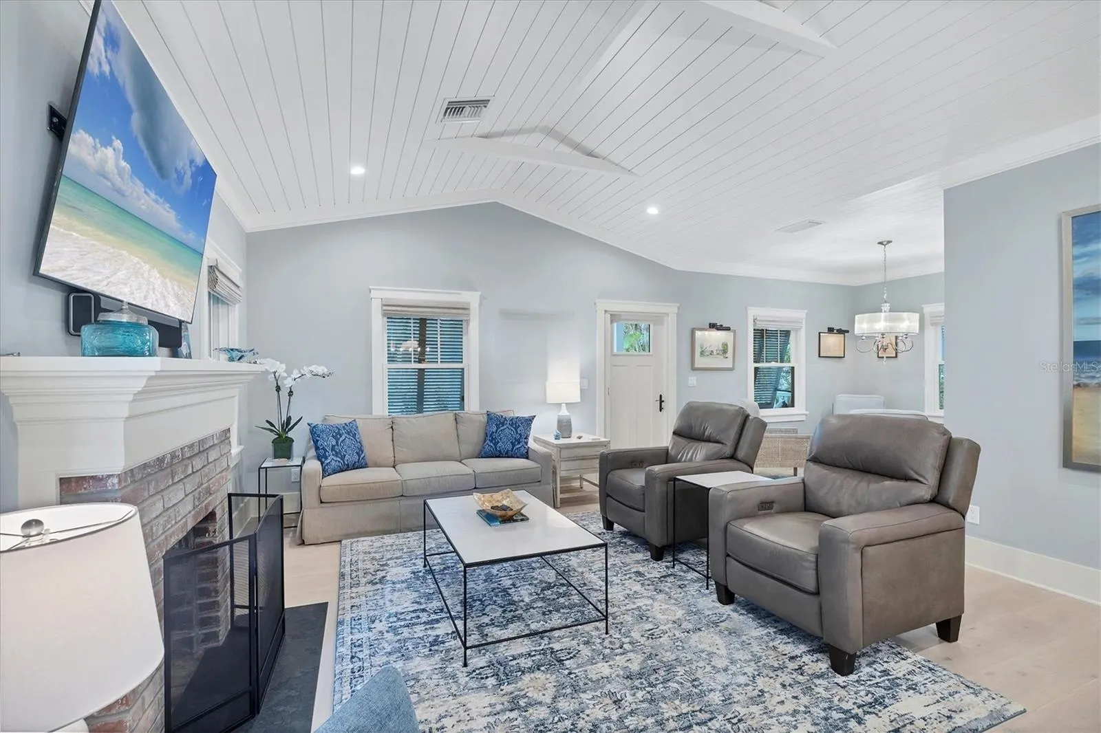 291 PALM AVE