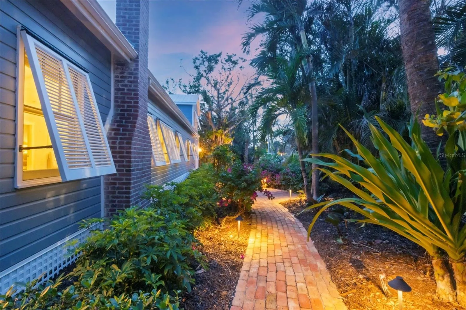291 PALM AVE