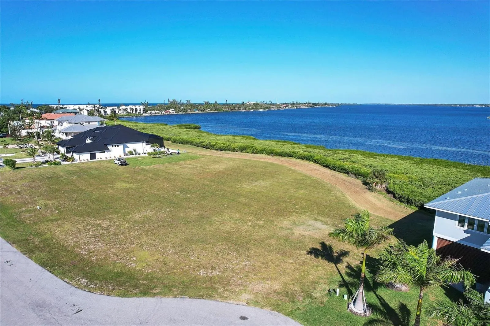 5248 THE POINTE