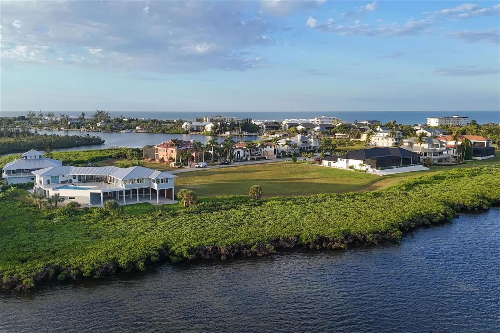 5248 THE POINTE