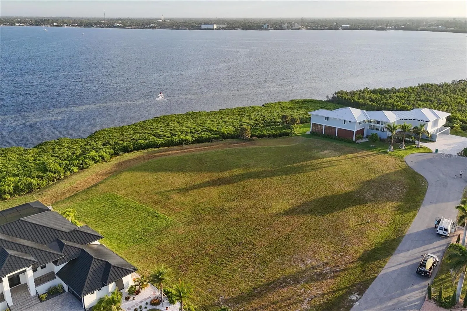 5248 THE POINTE
