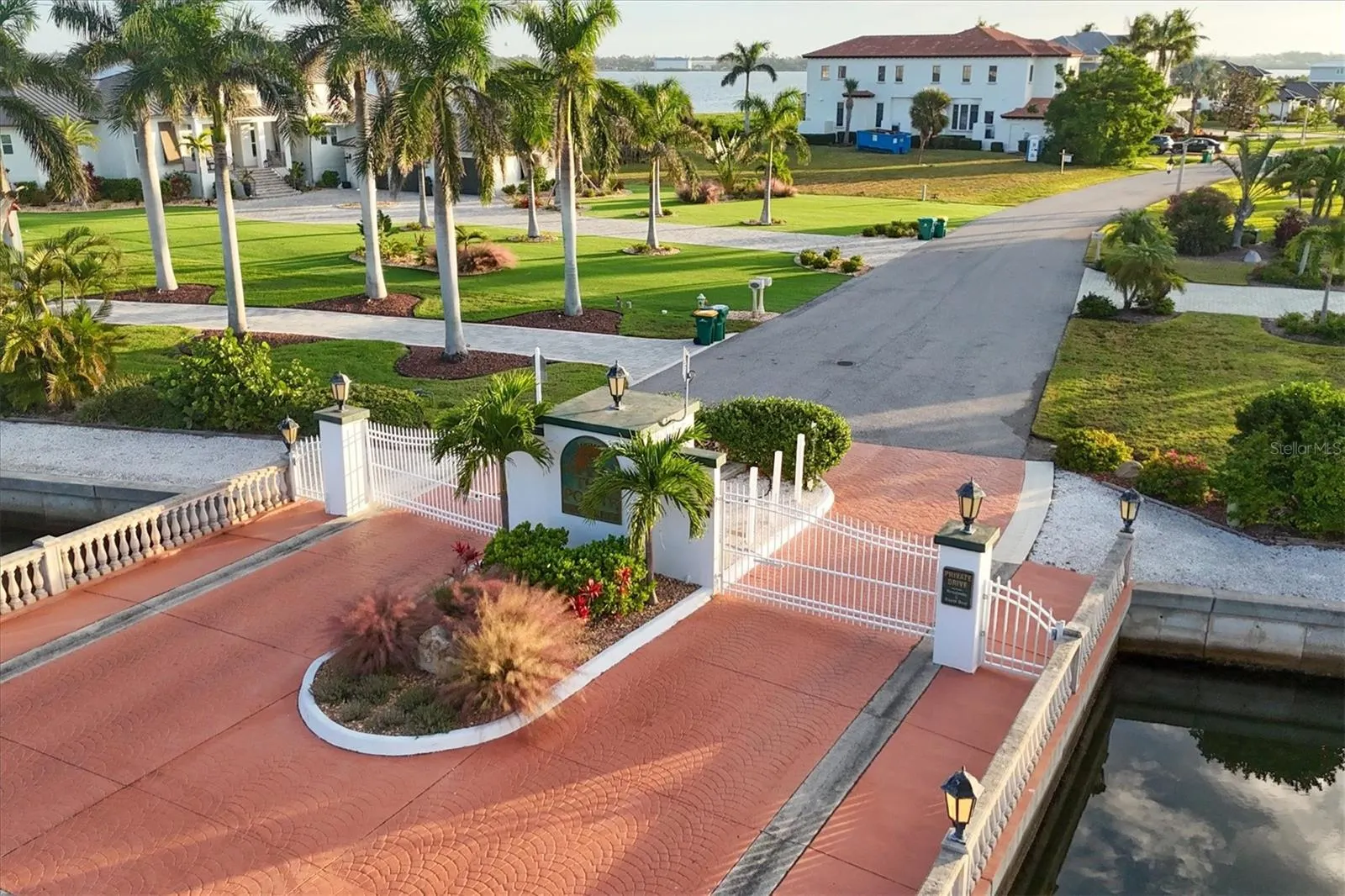 5248 THE POINTE