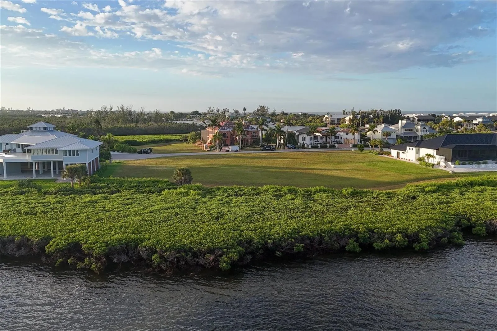 5248 THE POINTE