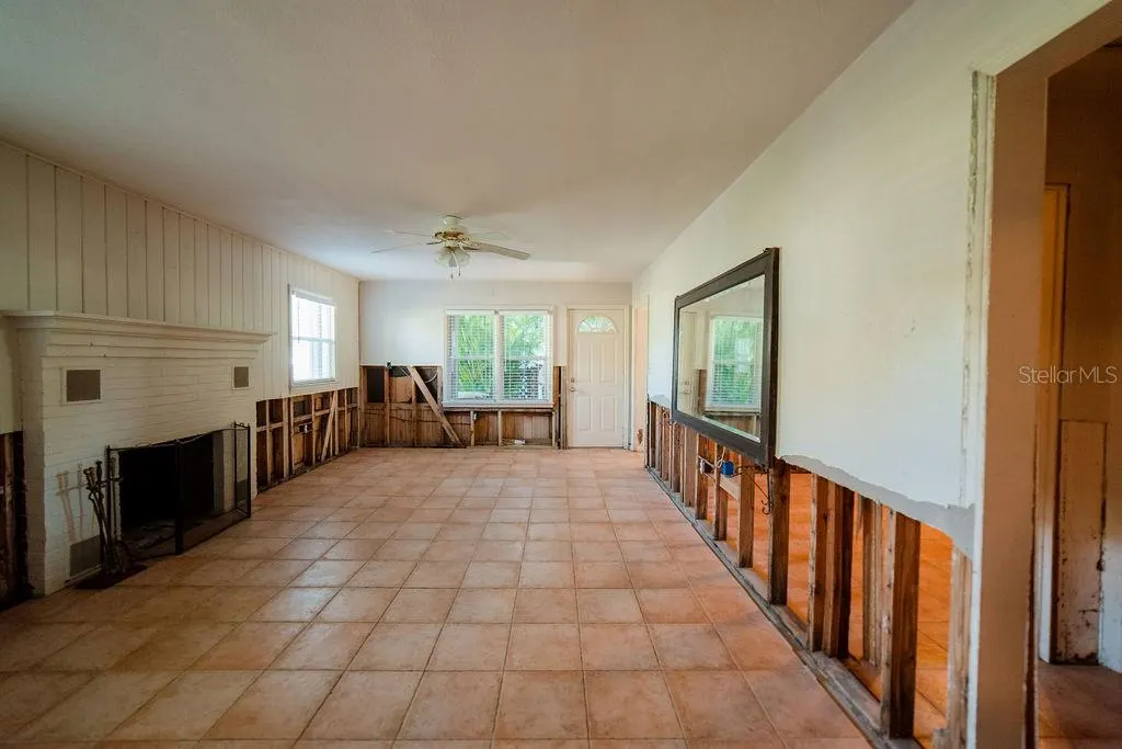 521 W OLYMPIA AVE