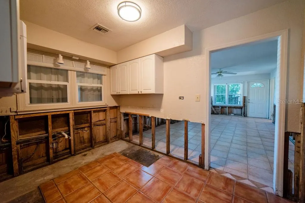 521 W OLYMPIA AVE