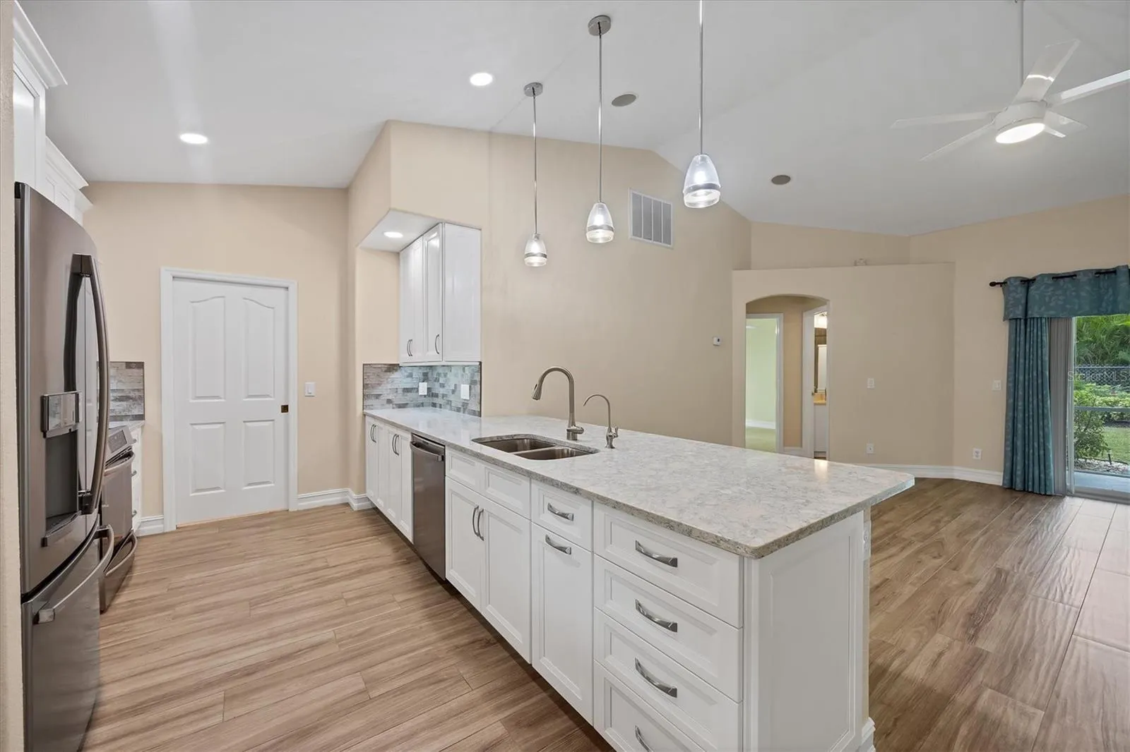 1469 FRANKLIN LN