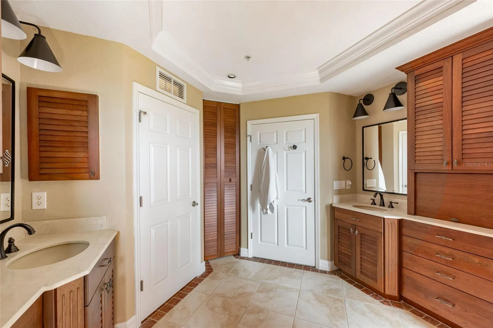 1420 BEACH RD #204, #204