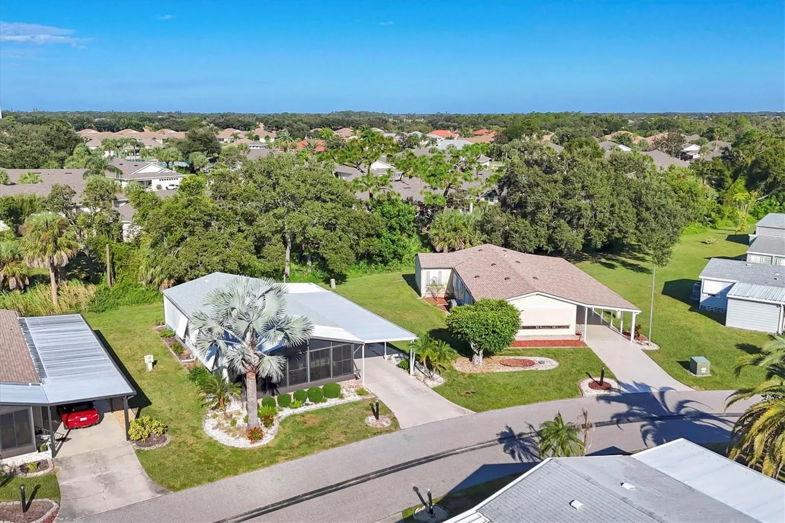 810 MANCHESTER CT