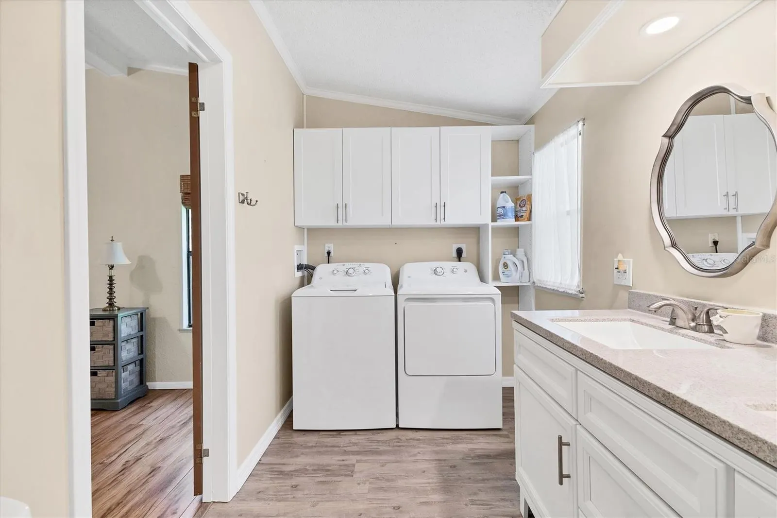 810 MANCHESTER CT