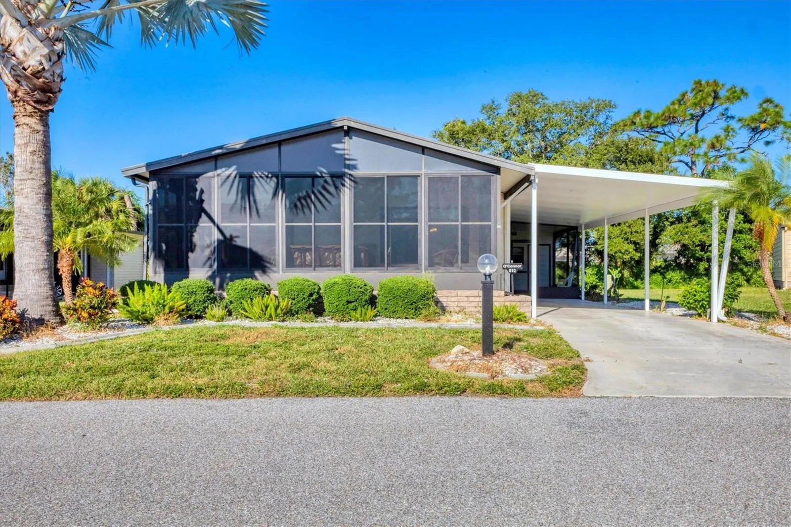 810 MANCHESTER CT