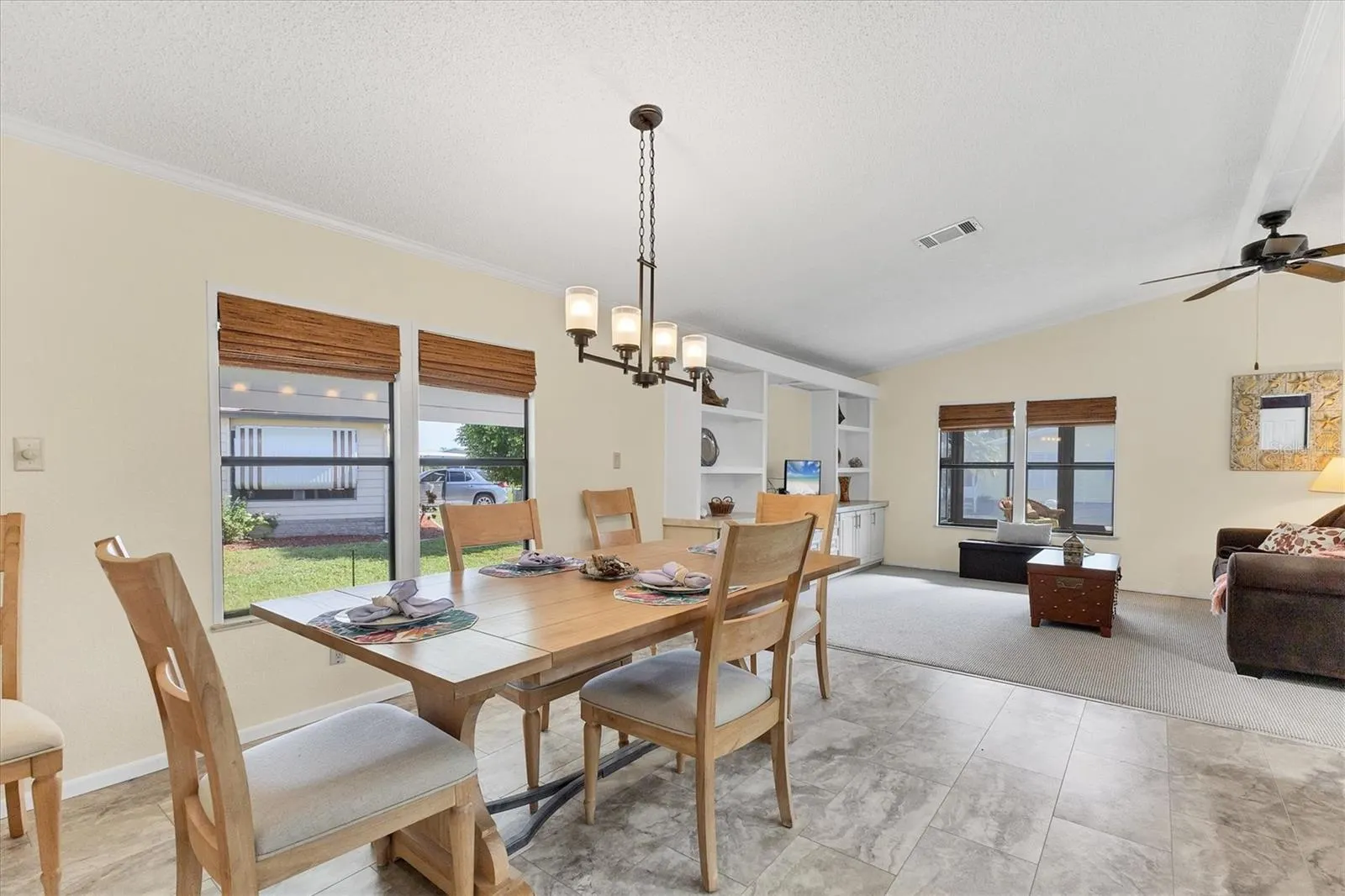 810 MANCHESTER CT