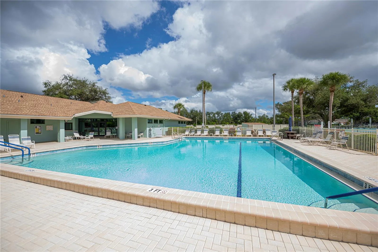 425 CYPRESS FOREST DR