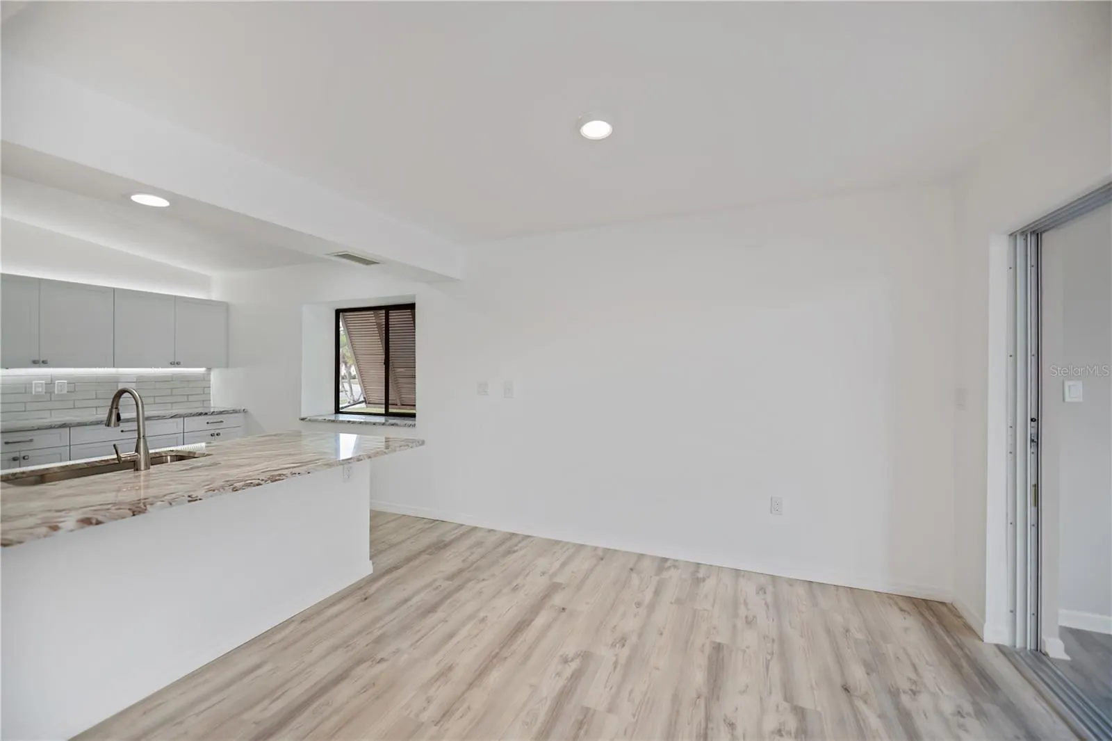425 CYPRESS FOREST DR