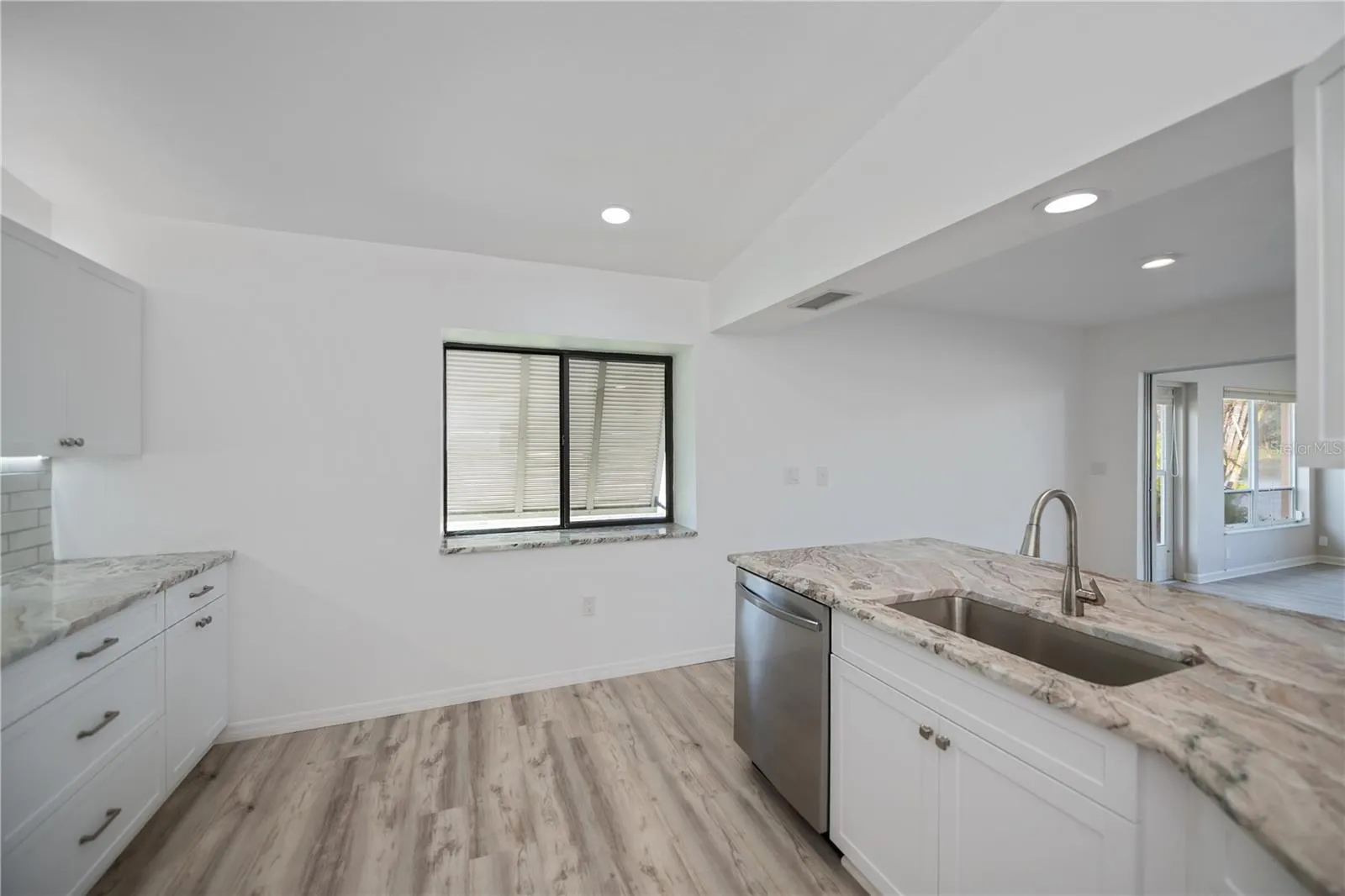 425 CYPRESS FOREST DR