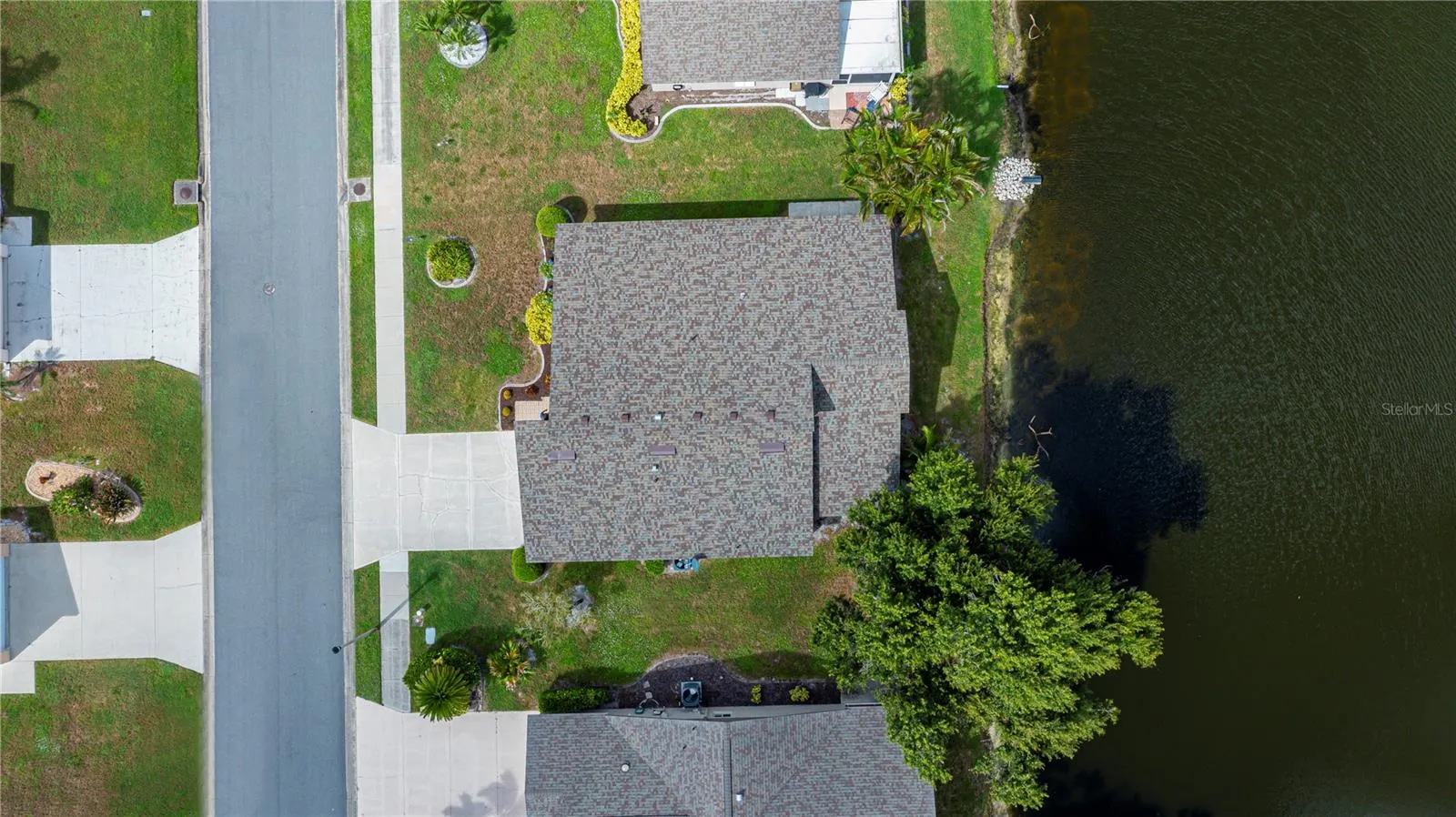 425 CYPRESS FOREST DR