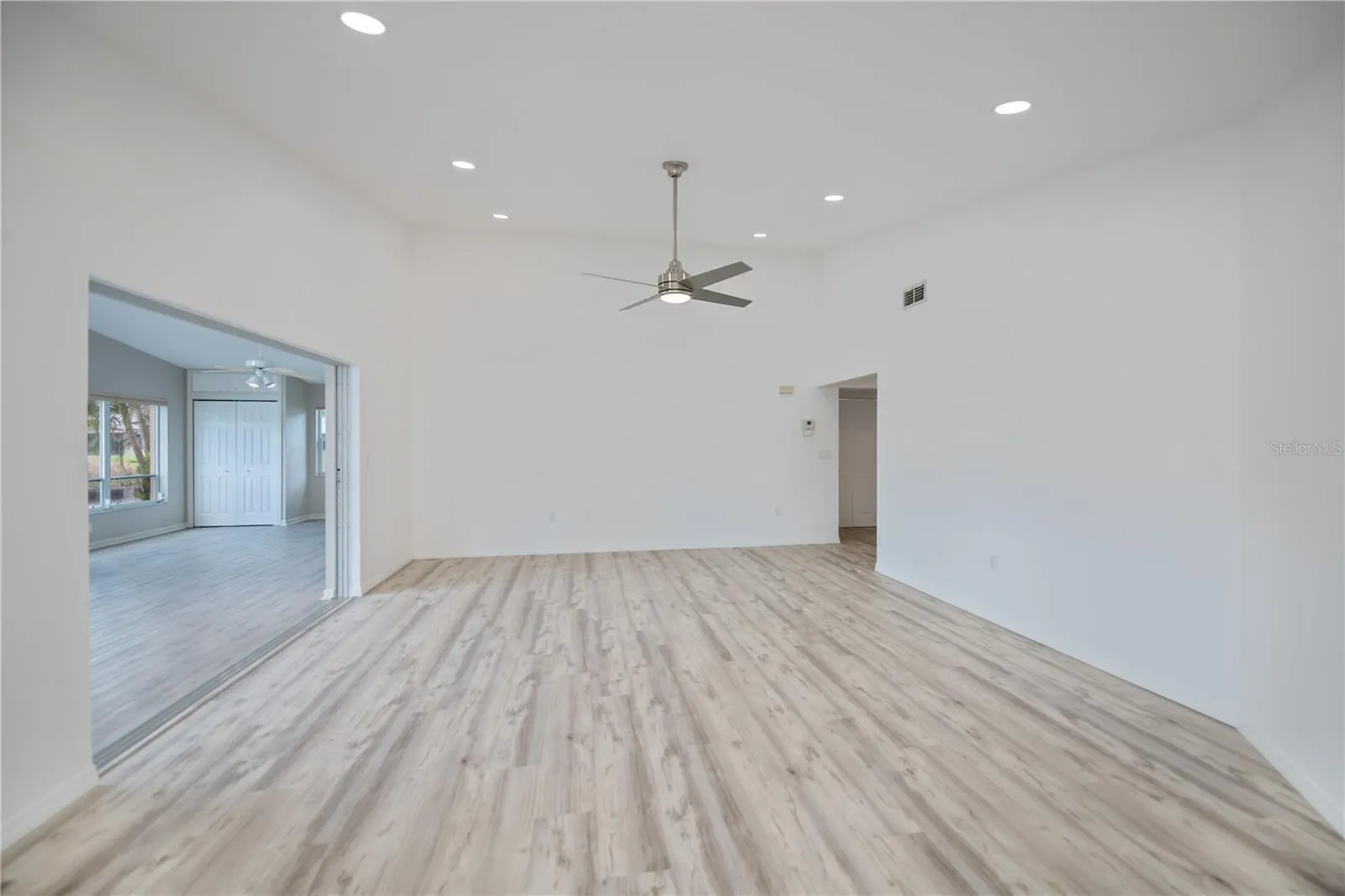 425 CYPRESS FOREST DR