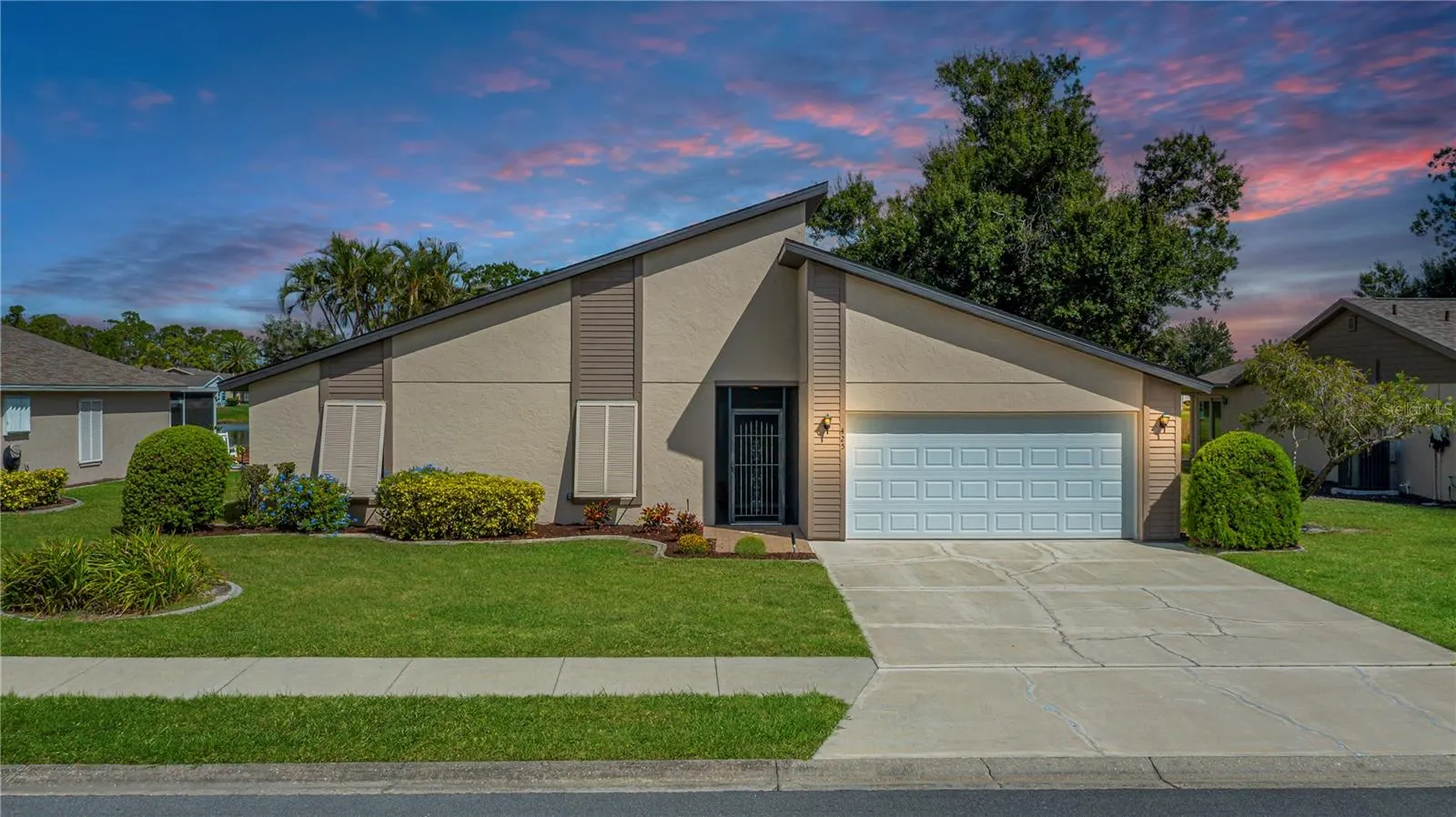 425 CYPRESS FOREST DR