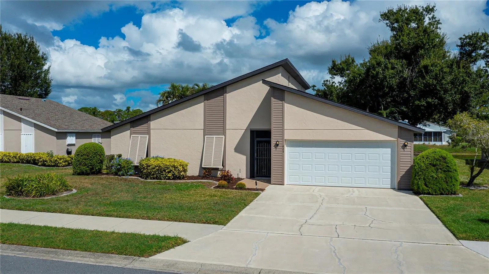 425 CYPRESS FOREST DR