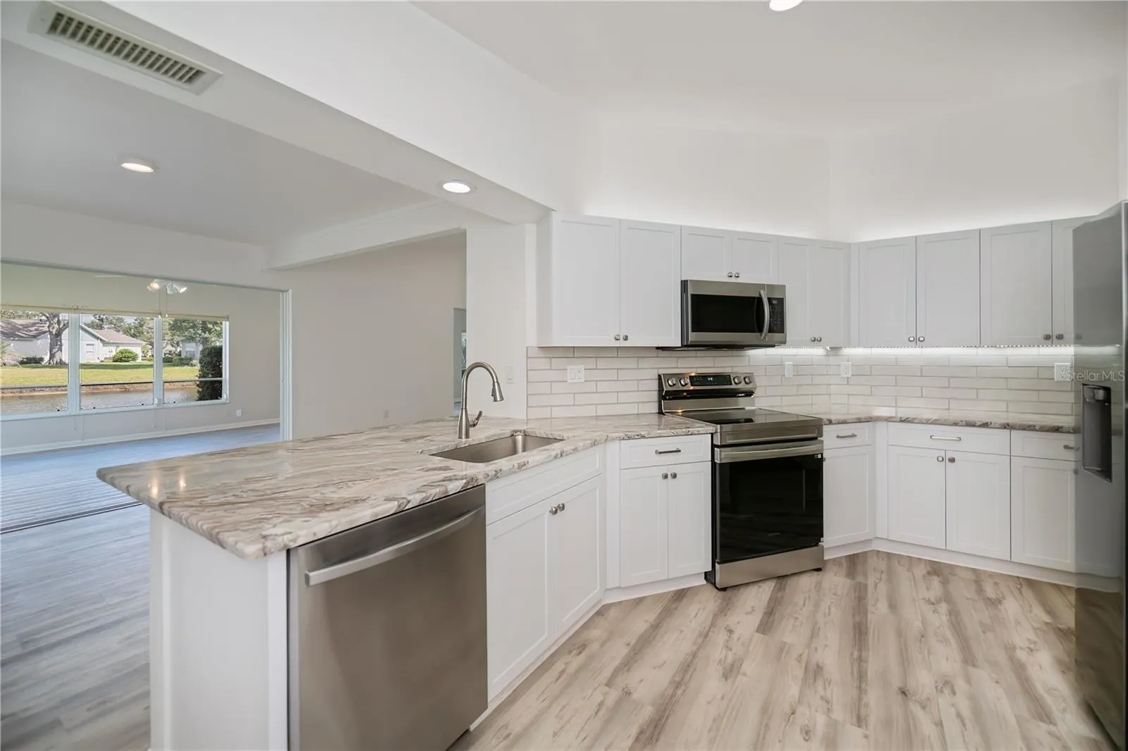 425 CYPRESS FOREST DR