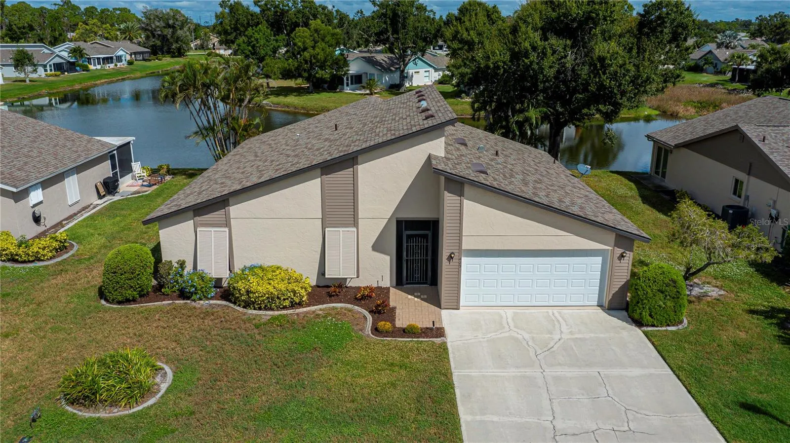 425 CYPRESS FOREST DR