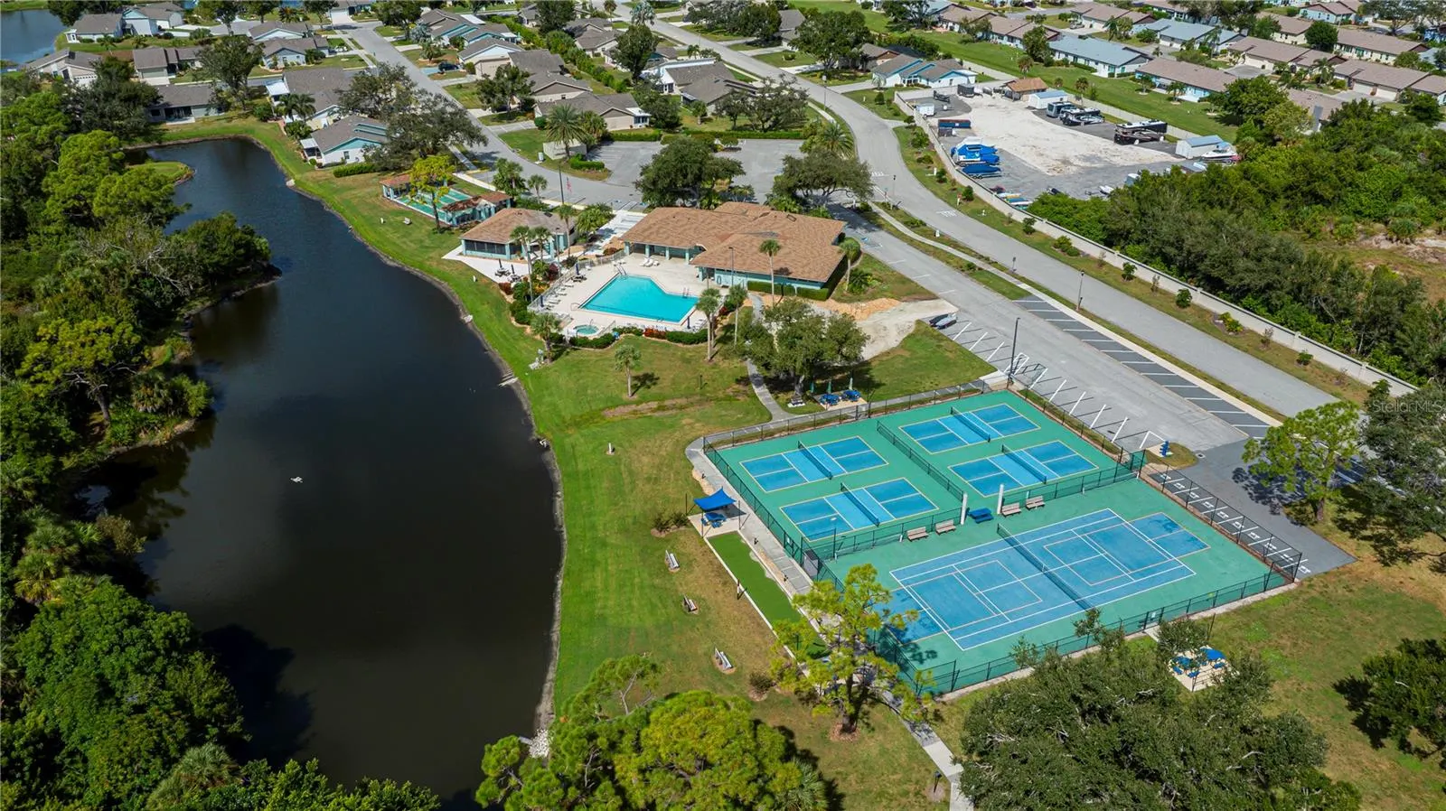 425 CYPRESS FOREST DR