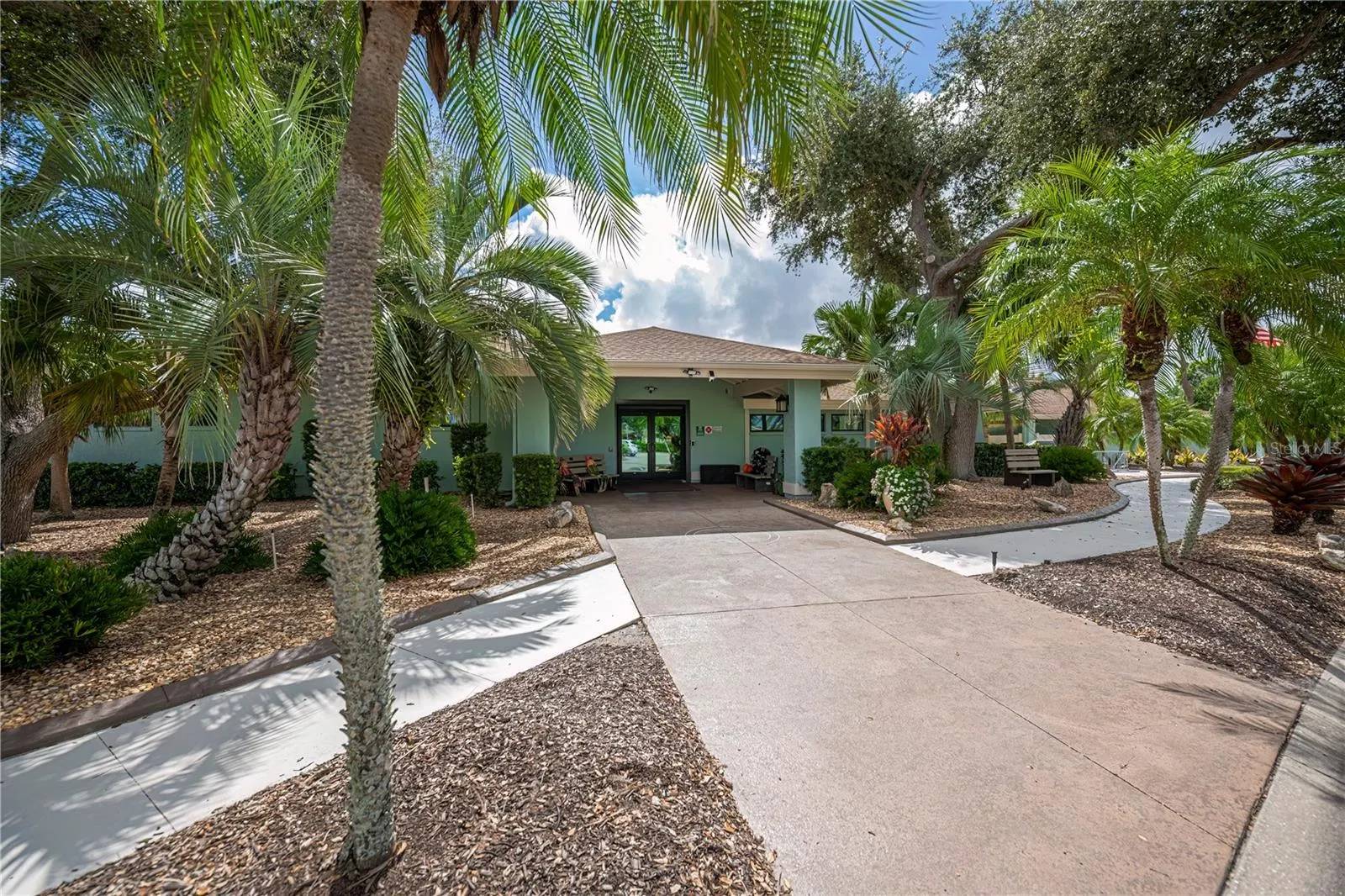 425 CYPRESS FOREST DR