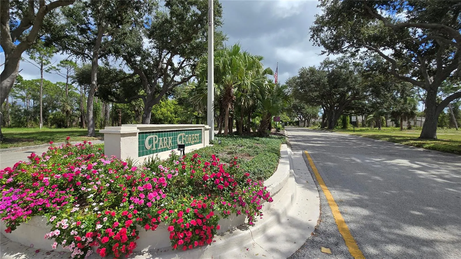 425 CYPRESS FOREST DR