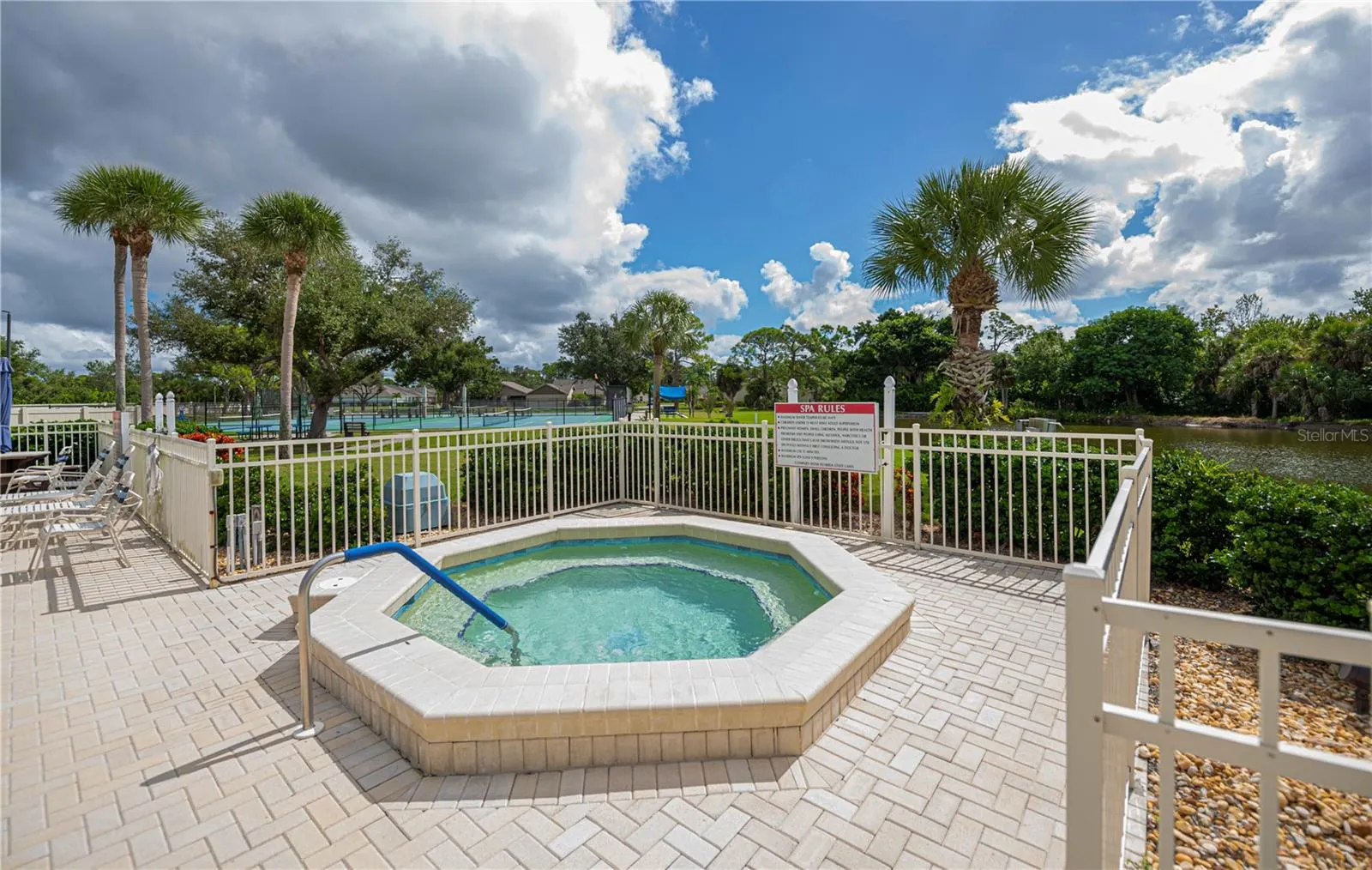 425 CYPRESS FOREST DR