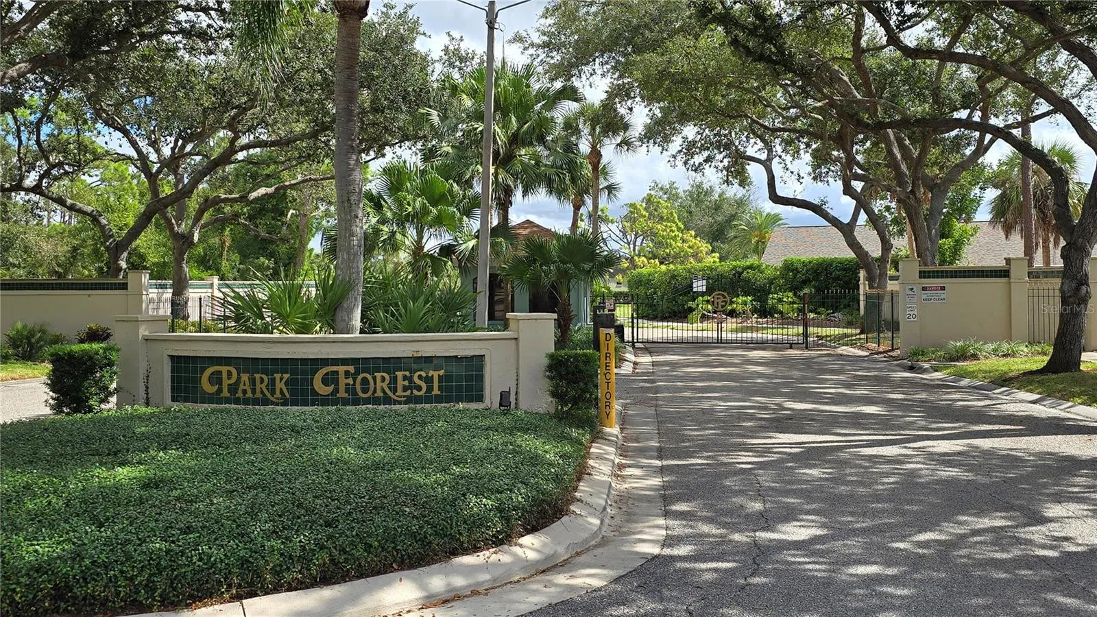 425 CYPRESS FOREST DR