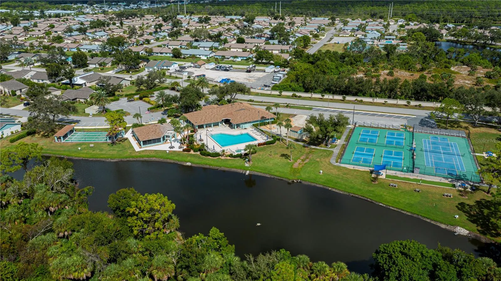 425 CYPRESS FOREST DR