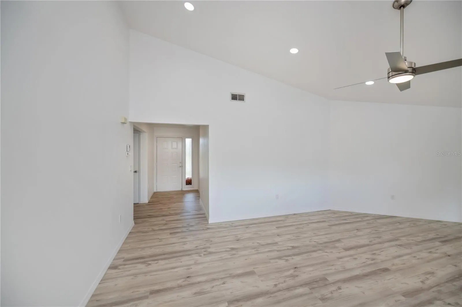 425 CYPRESS FOREST DR