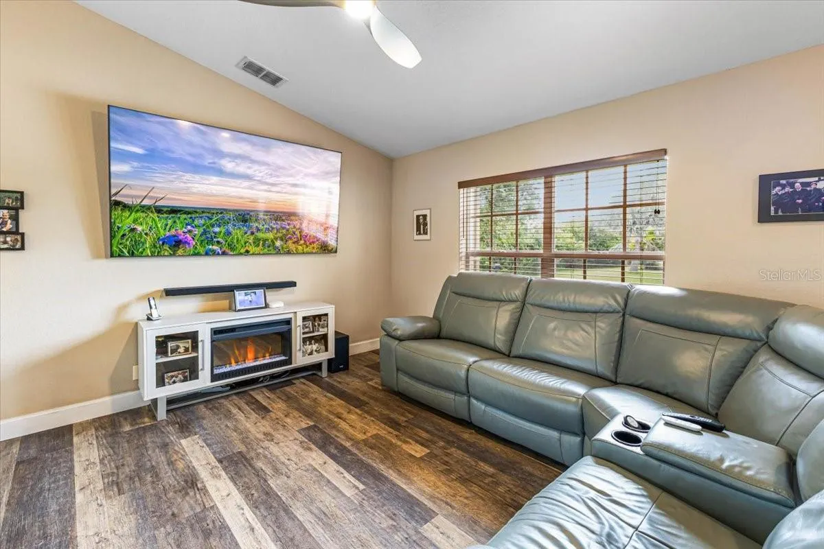 11130 MAGDALENA AVE